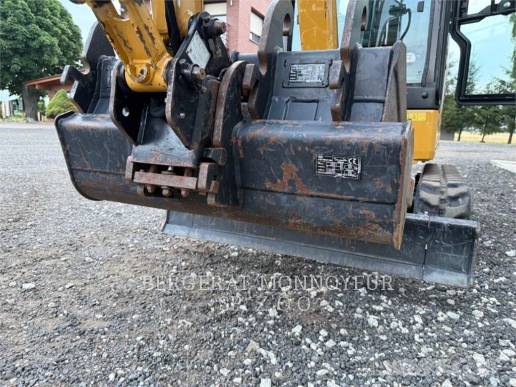 CAT 301.8 Pásové rýpadlá