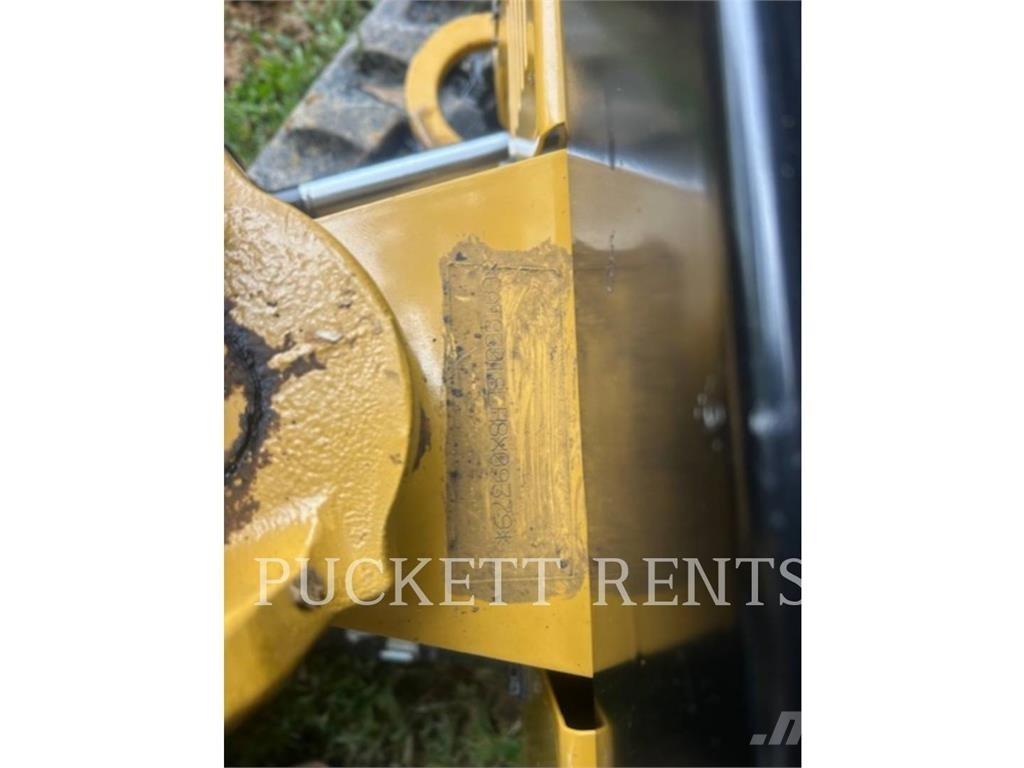CAT 301.8-05 Pásové rýpadlá
