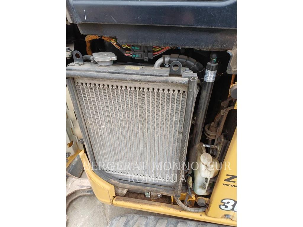 CAT 301.8-05 Pásové rýpadlá