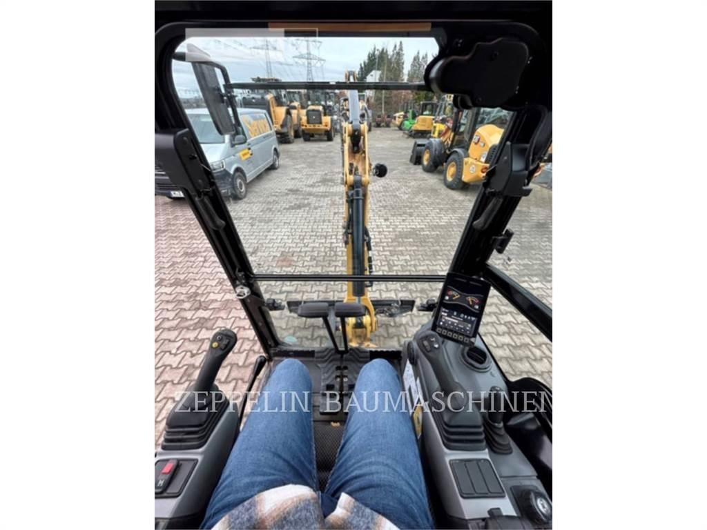 CAT 301.8-05A Pásové rýpadlá
