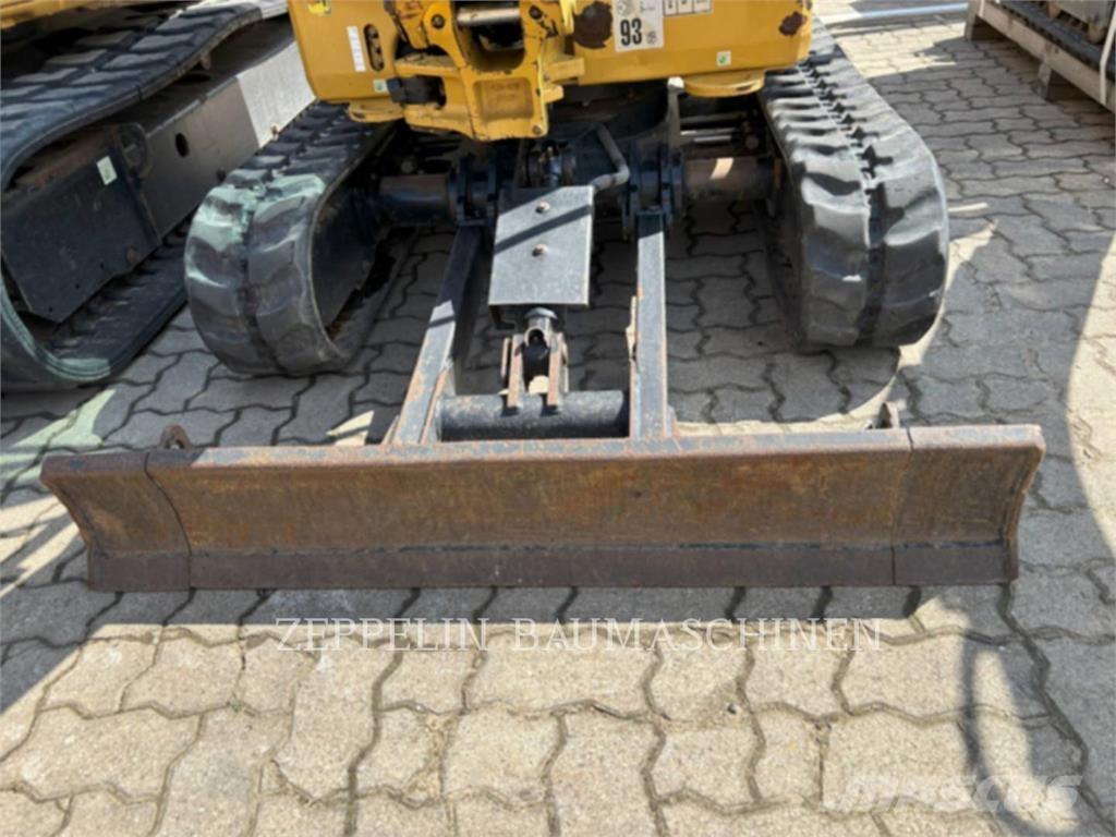CAT 301.8-05A Pásové rýpadlá