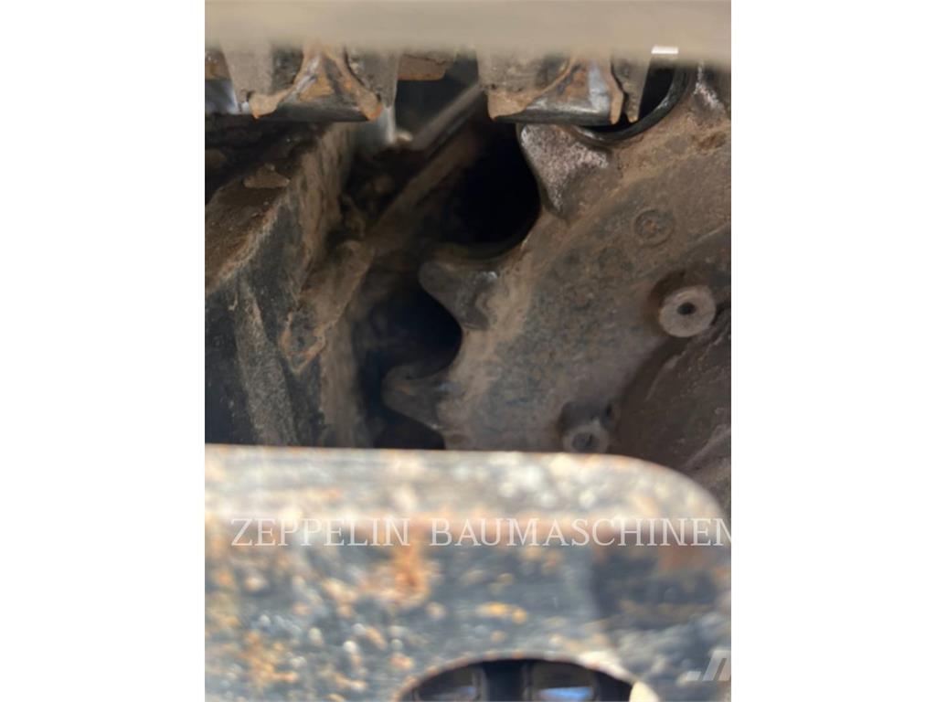 CAT 301.8-05A Pásové rýpadlá