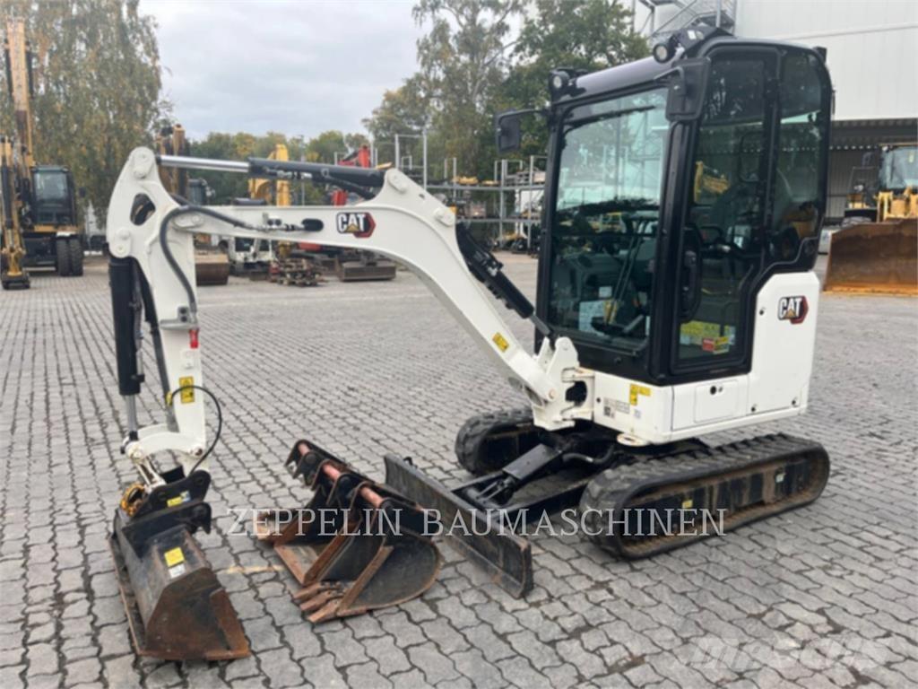CAT 301.8-05A Pásové rýpadlá