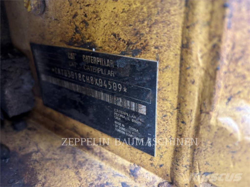 CAT 301.8-05A Pásové rýpadlá