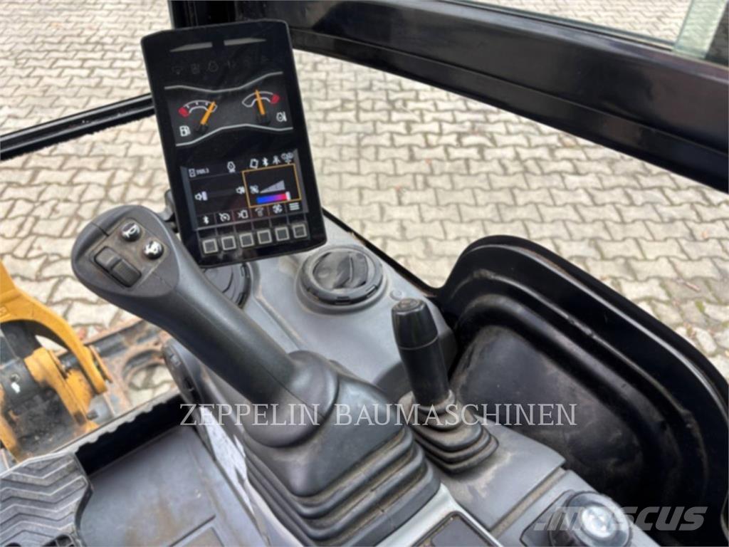 CAT 301.8-05A Pásové rýpadlá