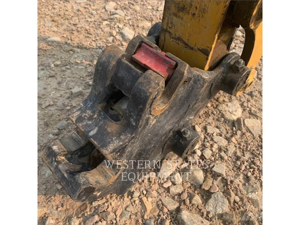 CAT 302 Pásové rýpadlá