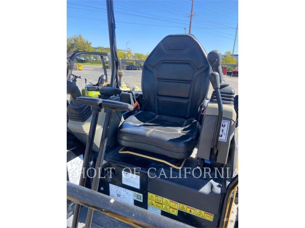 CAT 302 Pásové rýpadlá