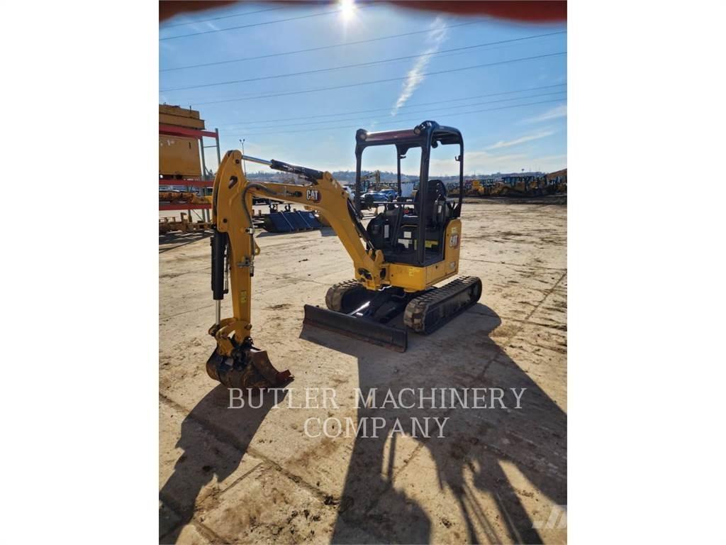 CAT 302-05A CR Pásové rýpadlá