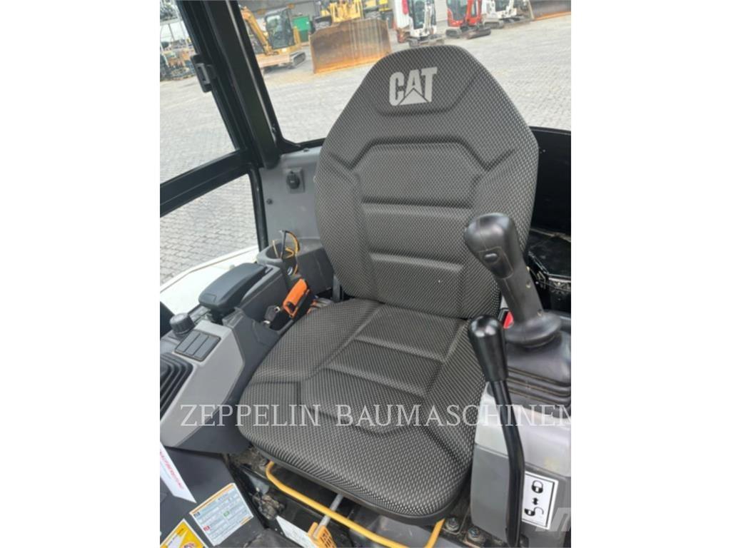 CAT 302.7CR-07 Pásové rýpadlá