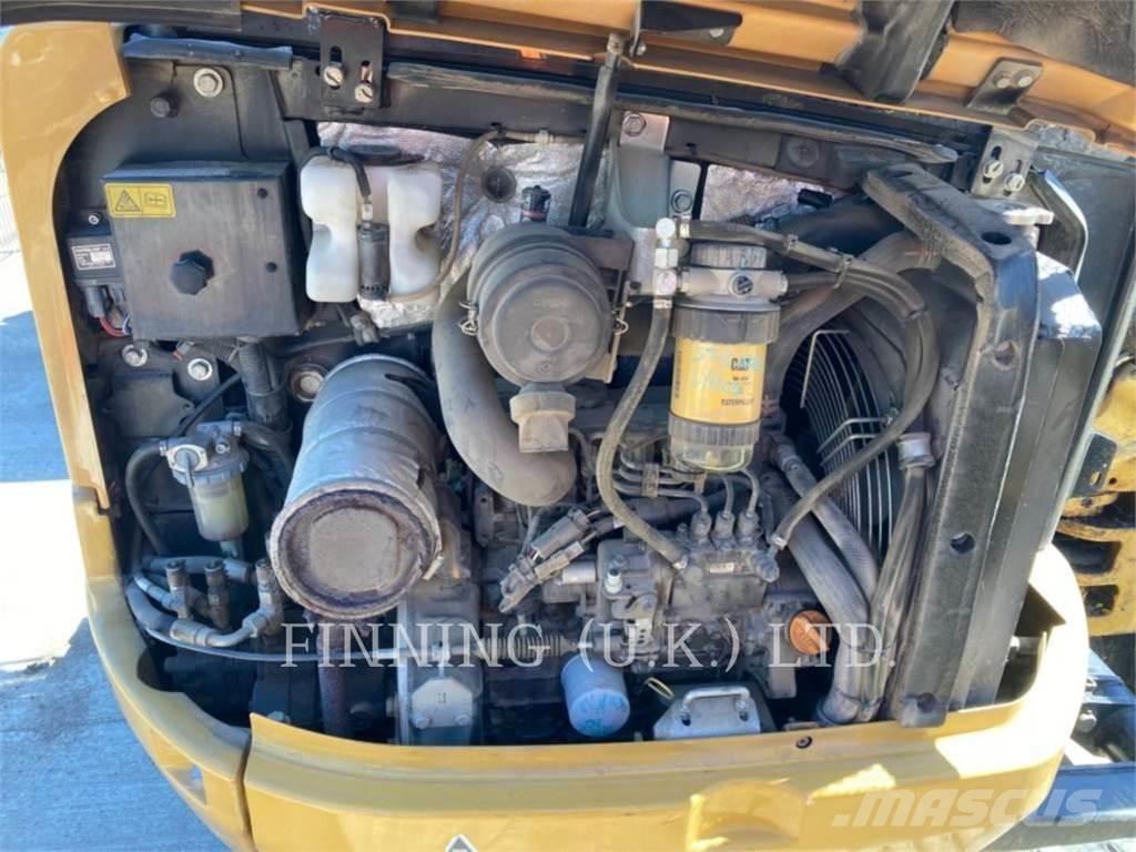CAT 302.7D CAB Pásové rýpadlá