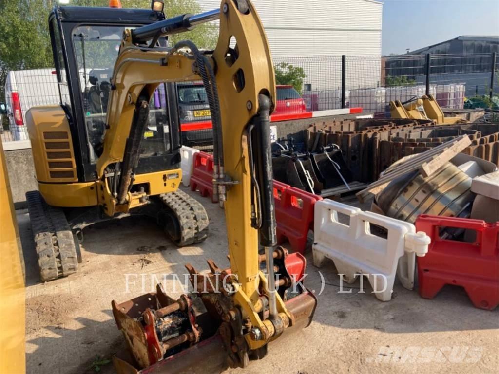 CAT 302.7D CAB Pásové rýpadlá