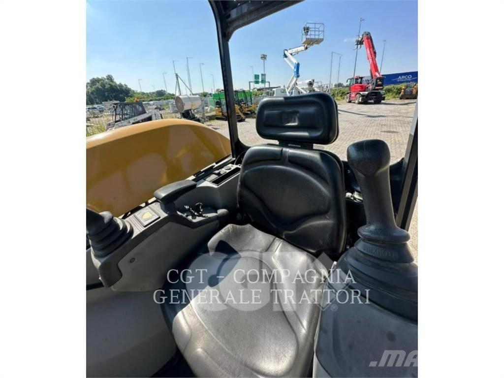 CAT 302.7DCR Pásové rýpadlá