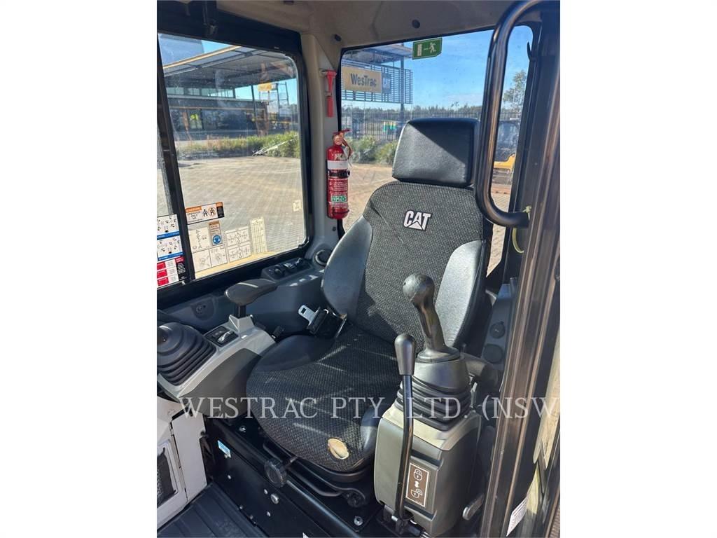 CAT 304E2CR Pásové rýpadlá
