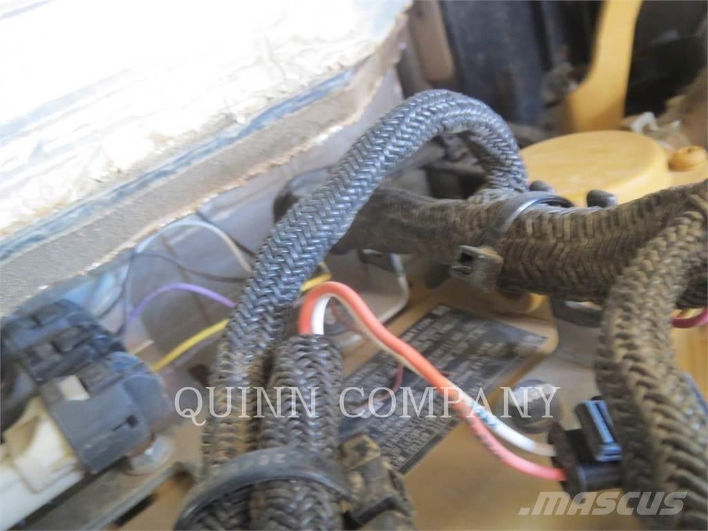 CAT 305.5E2 Pásové rýpadlá