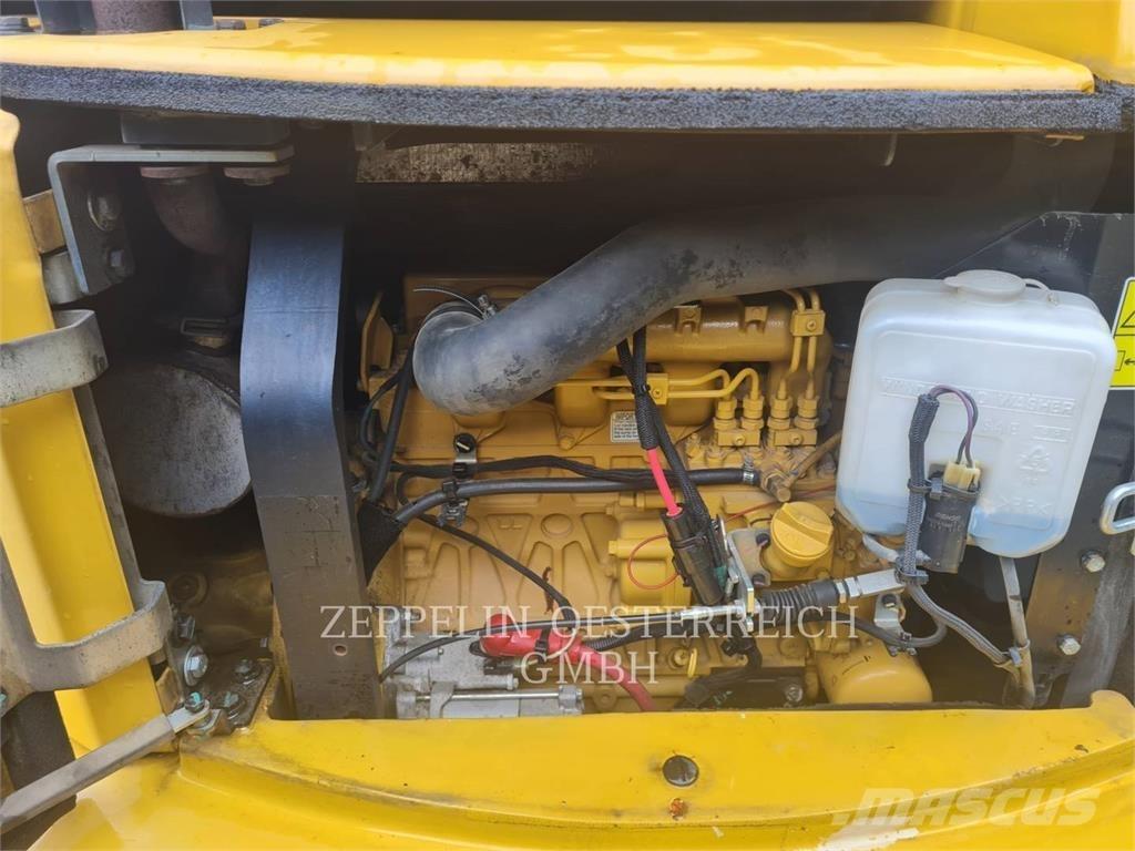 CAT 305.5E2CR Pásové rýpadlá