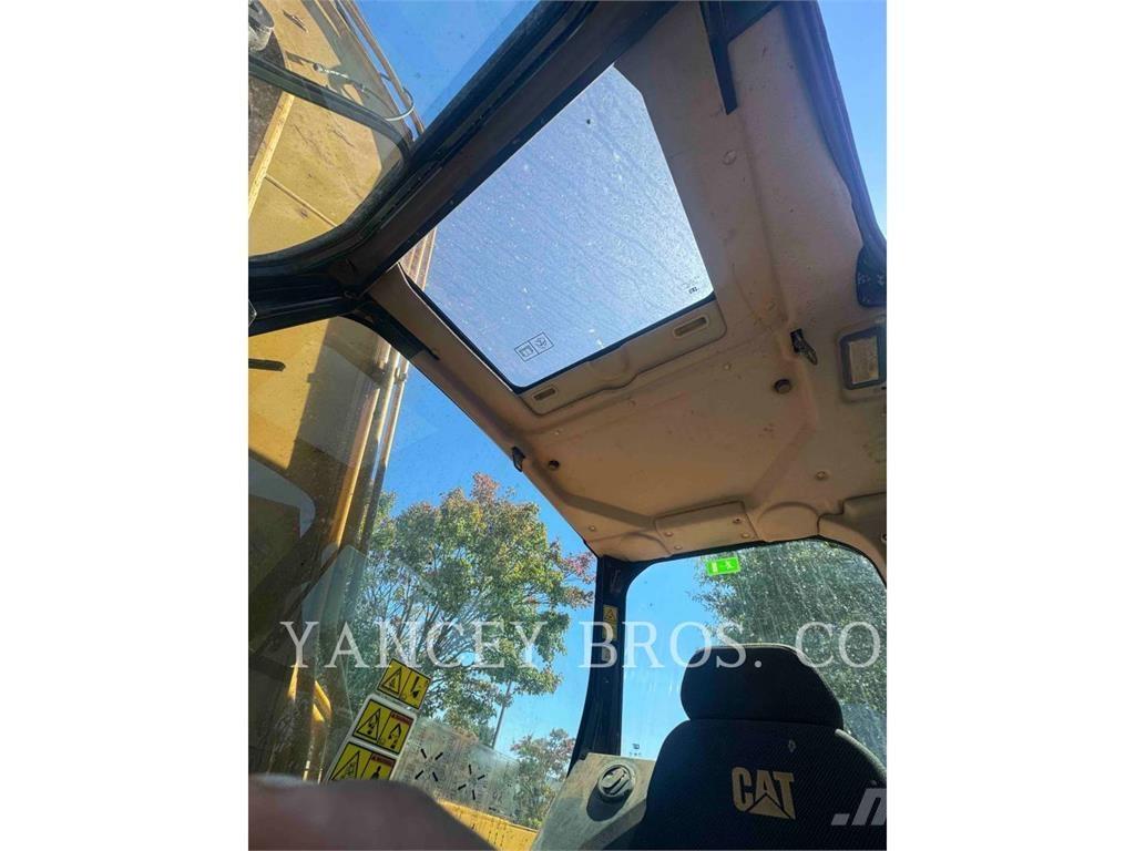 CAT 31007 Pásové rýpadlá