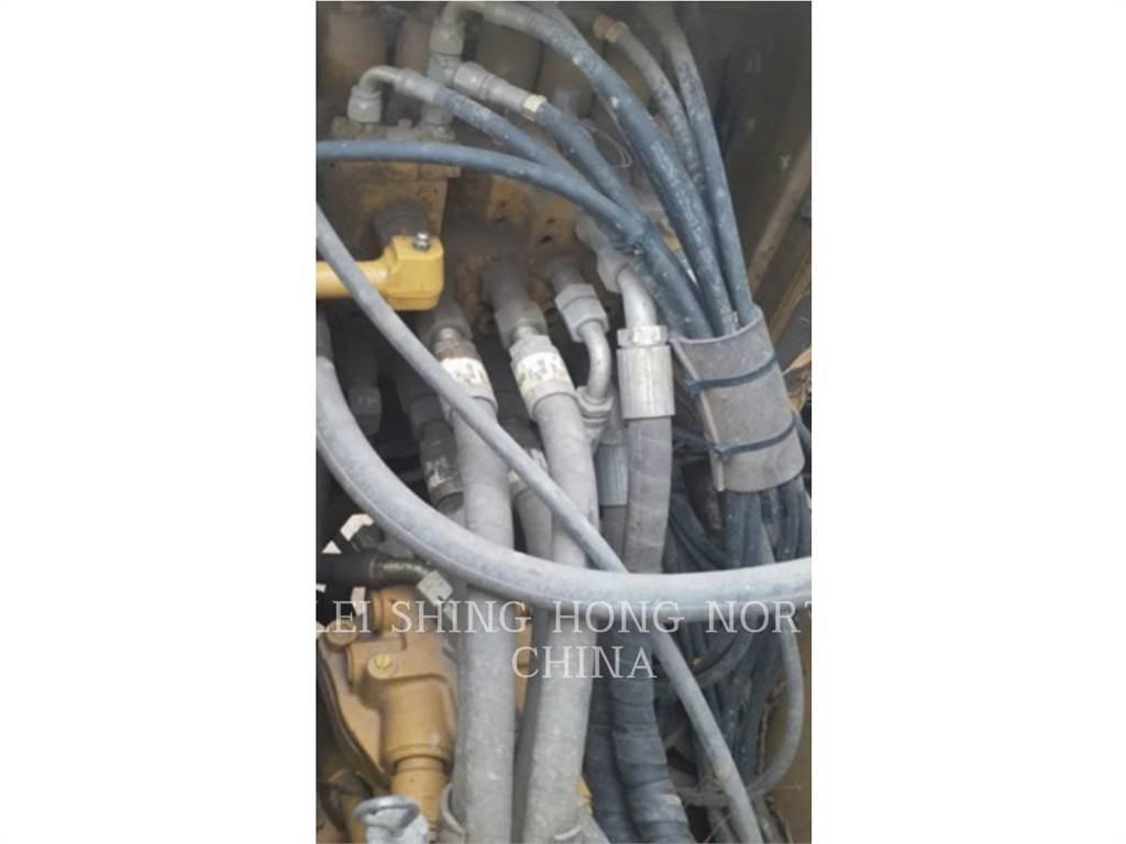 CAT 313D2GC Pásové rýpadlá