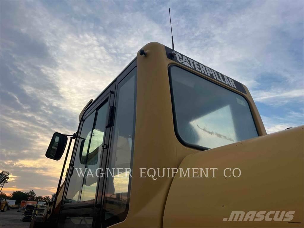 CAT 320CL Pásové rýpadlá