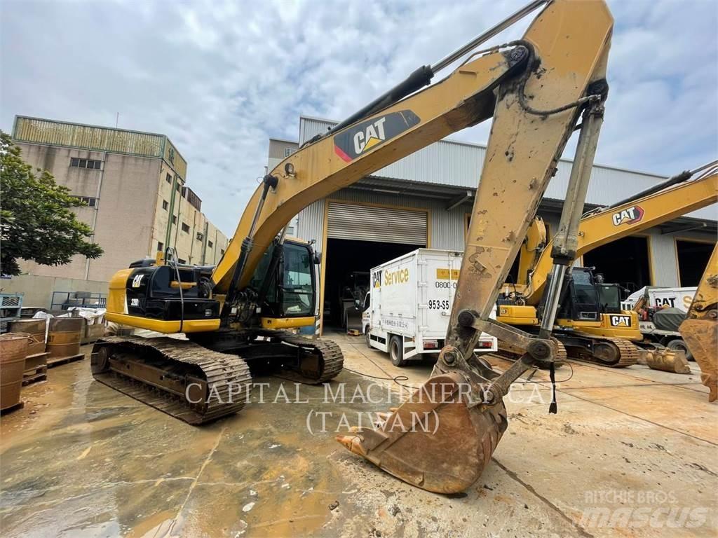 CAT 320D2 Pásové rýpadlá