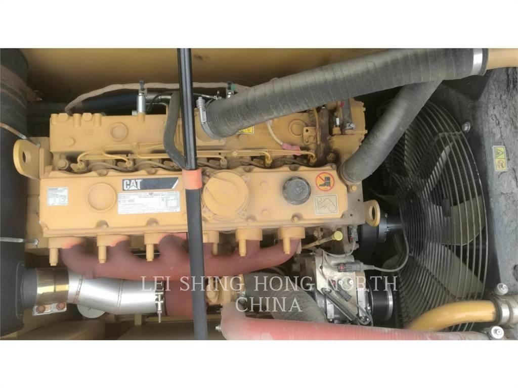 CAT 320D2 Pásové rýpadlá