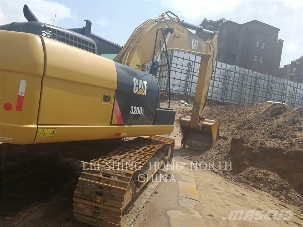 CAT 320D2 Pásové rýpadlá