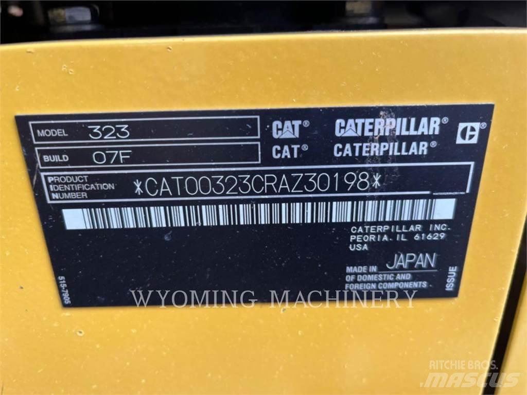 CAT 323 Pásové rýpadlá