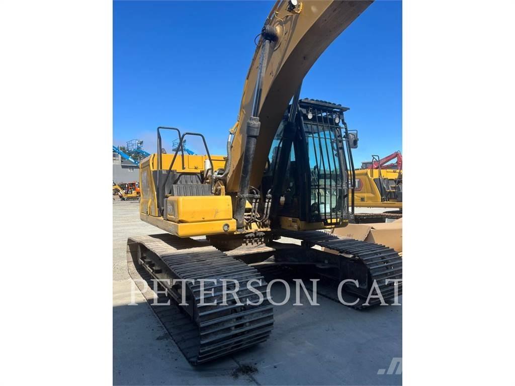 CAT 323 Pásové rýpadlá