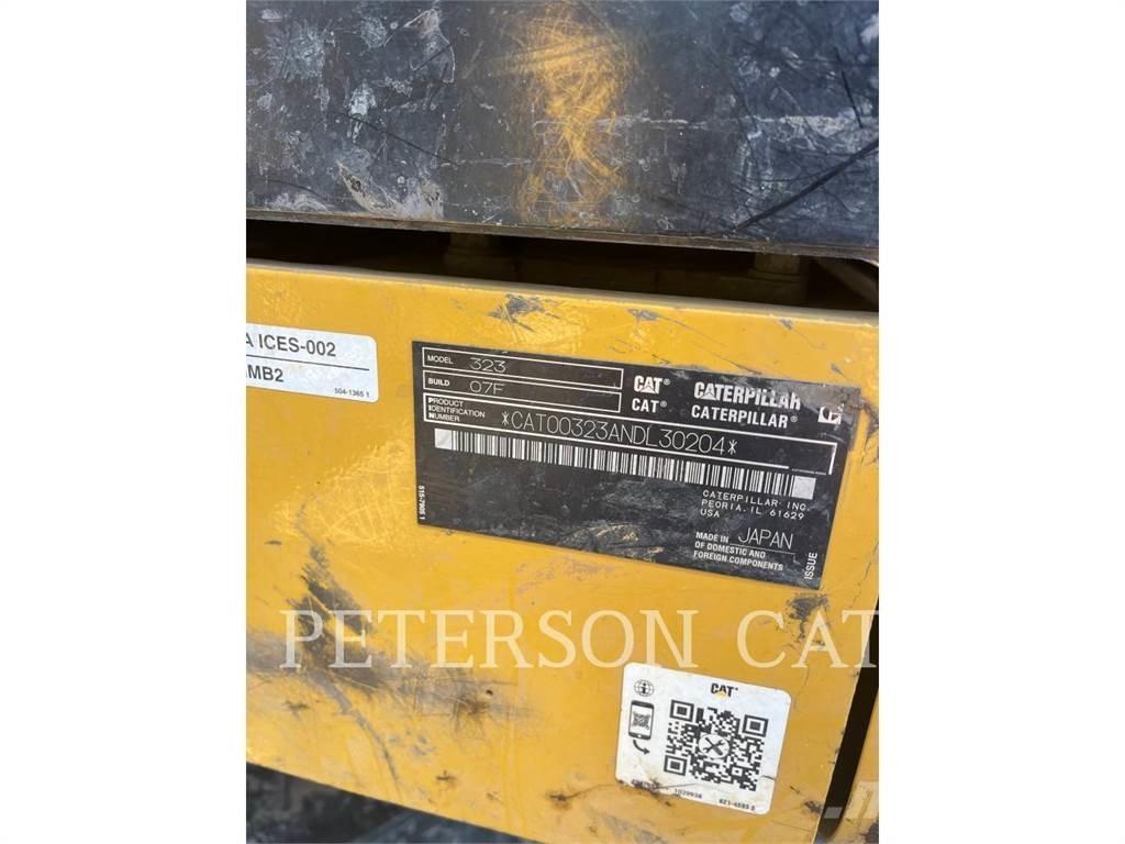 CAT 323 Pásové rýpadlá