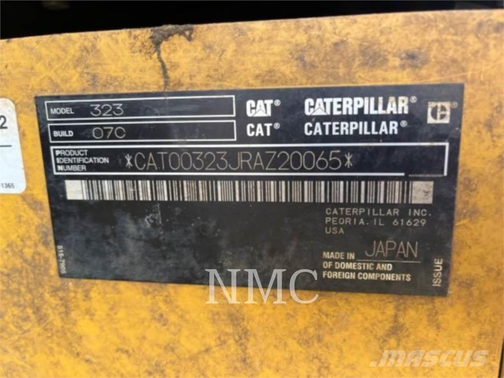 CAT 323 Pásové rýpadlá