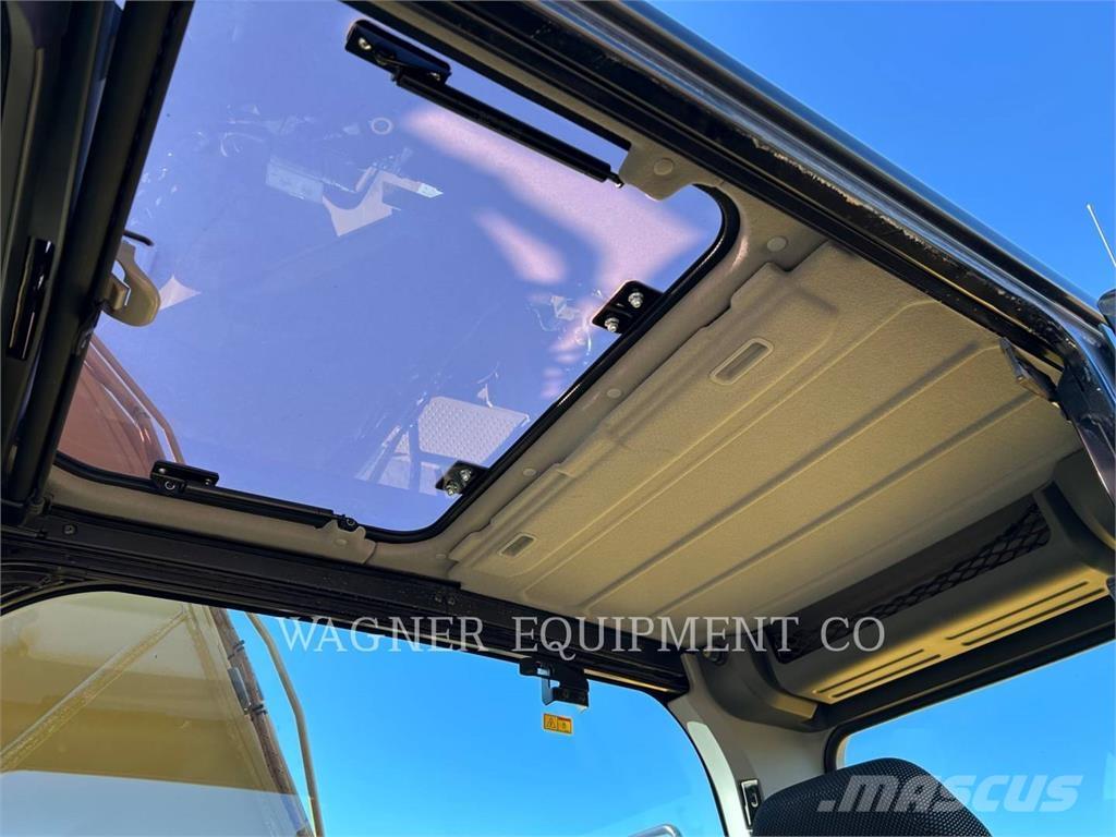 CAT 323 Pásové rýpadlá