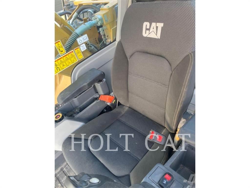 CAT 323 TC Pásové rýpadlá