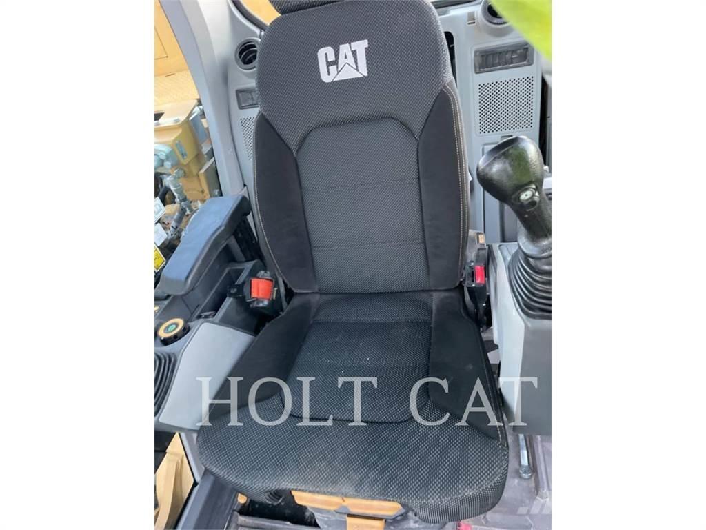 CAT 323 TC Pásové rýpadlá