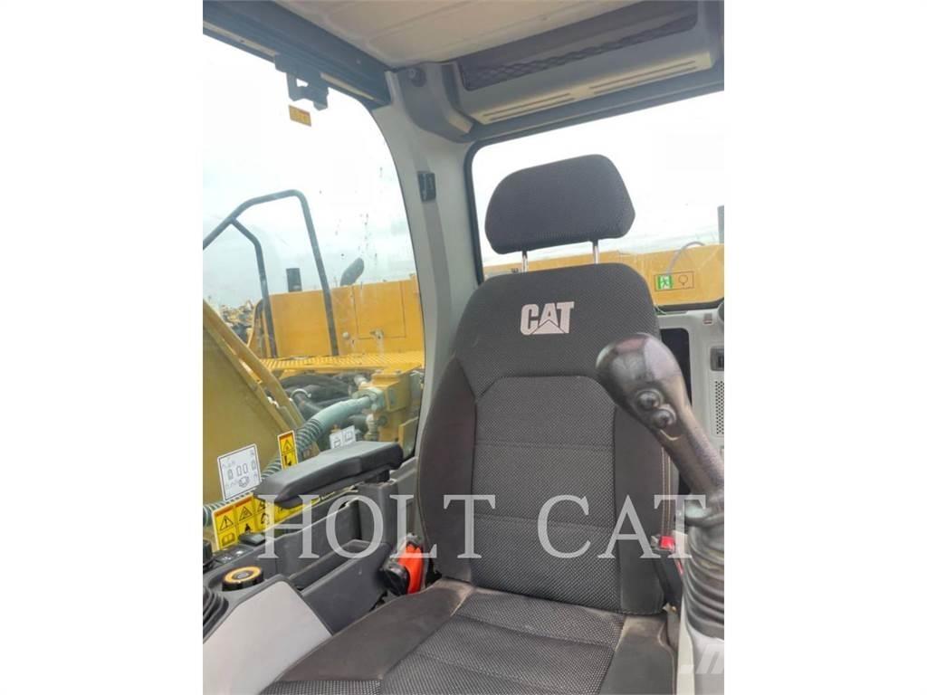 CAT 323 TC3 Pásové rýpadlá