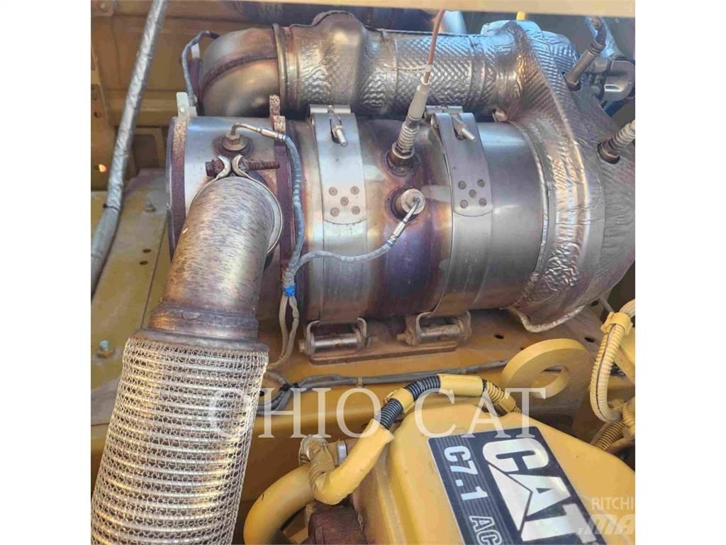 CAT 323 TCS Pásové rýpadlá