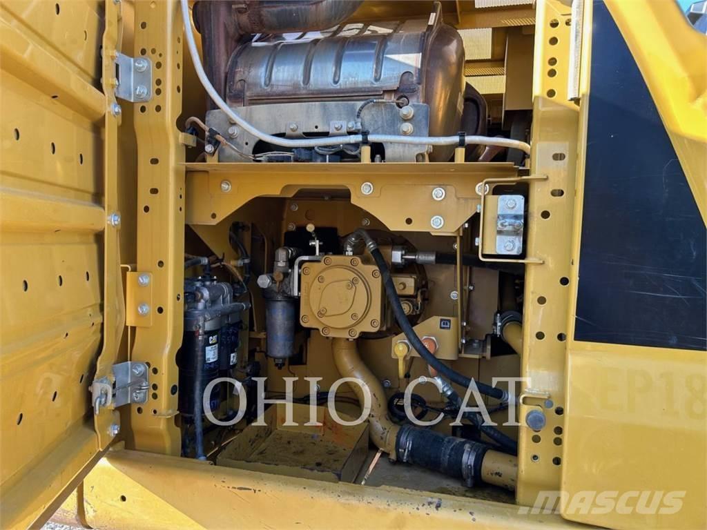 CAT 323 TCS Pásové rýpadlá