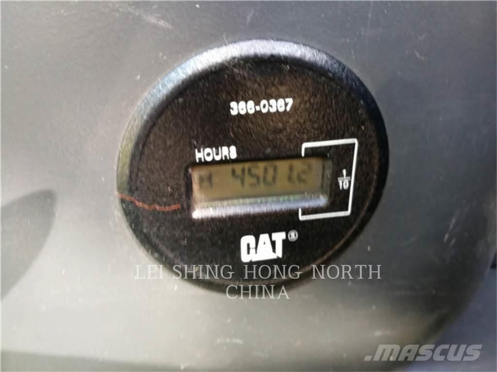 CAT 323D2L Pásové rýpadlá