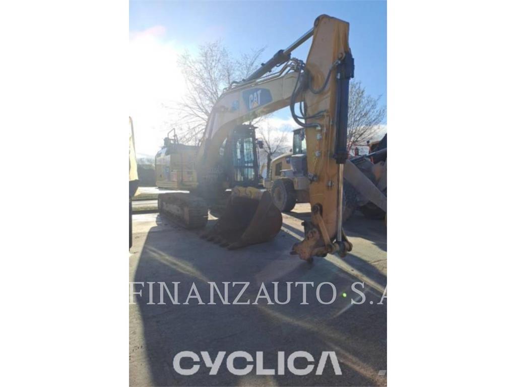 CAT 323F Pásové rýpadlá