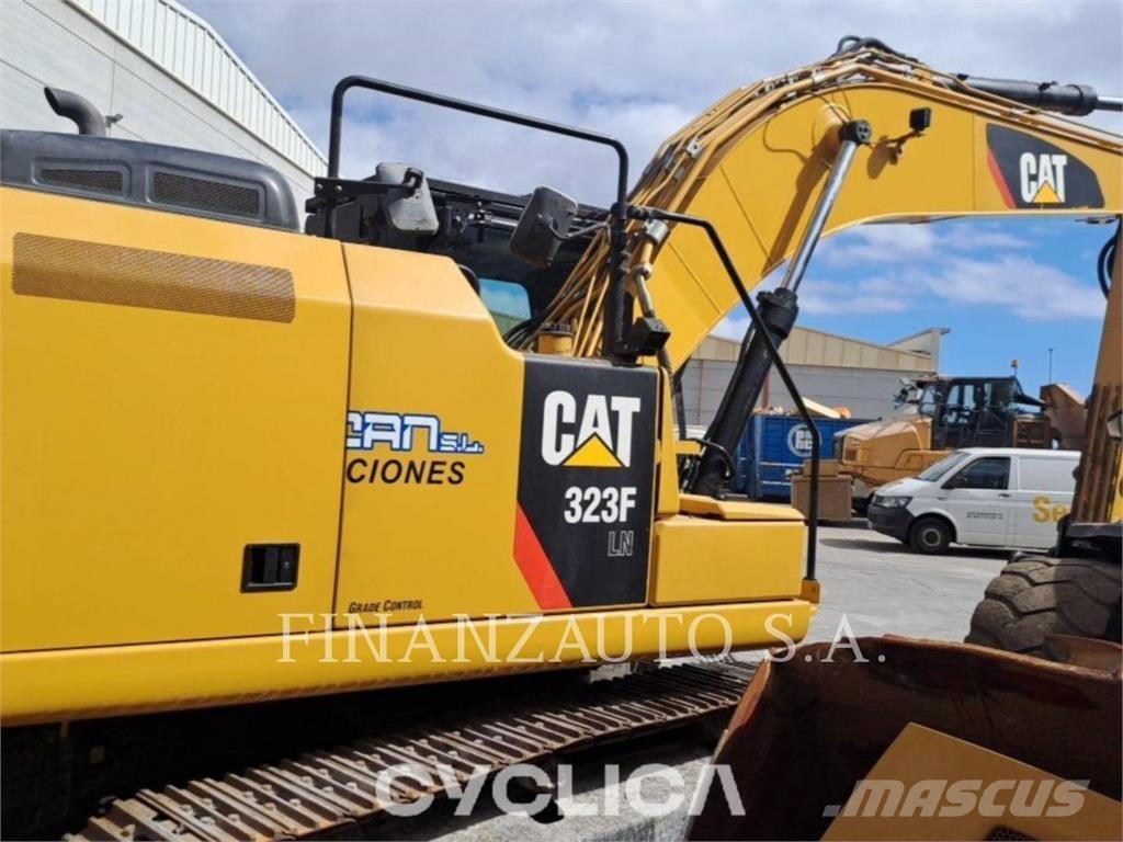 CAT 323F Pásové rýpadlá