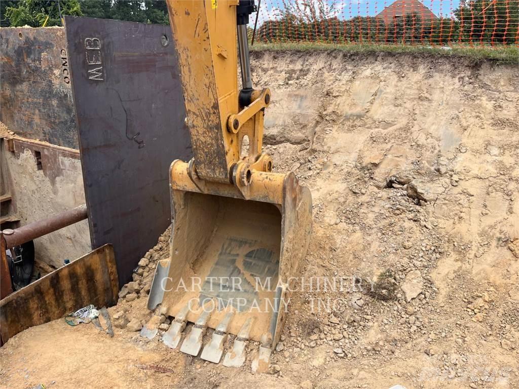 CAT 323FL Pásové rýpadlá