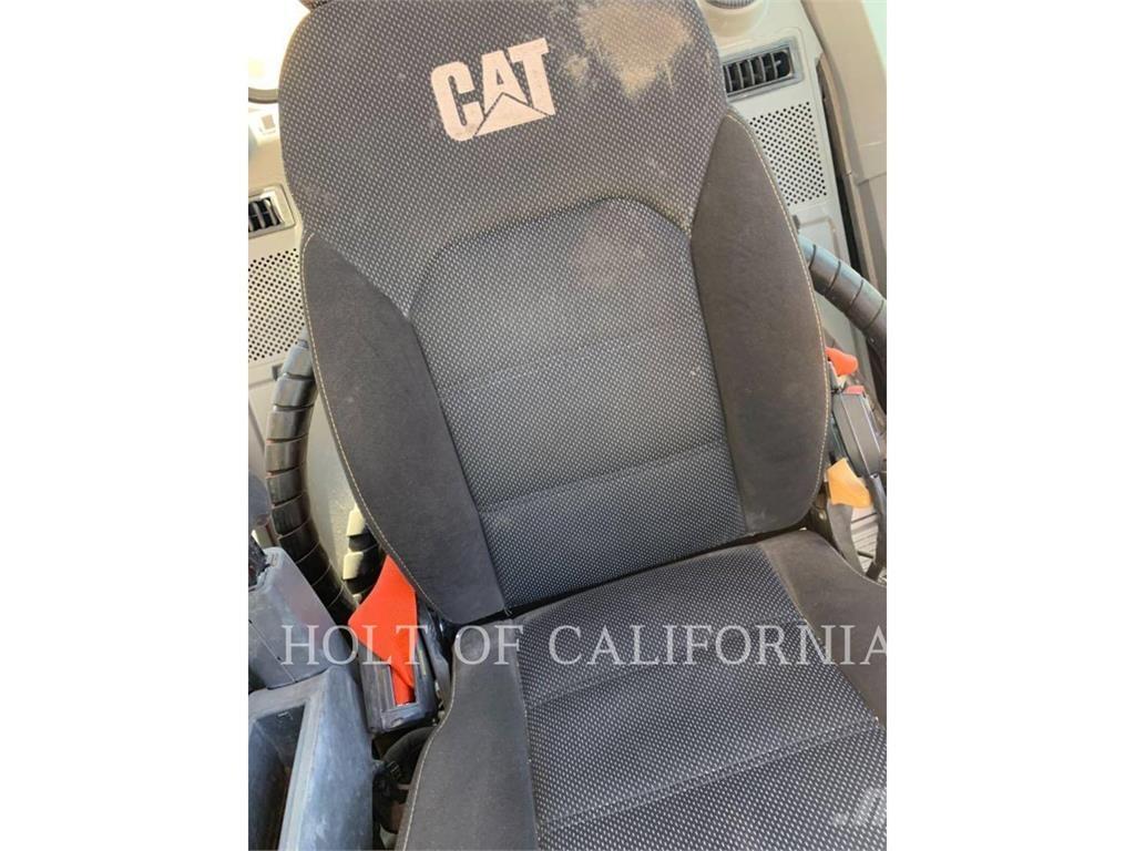 CAT 325 2D Pásové rýpadlá