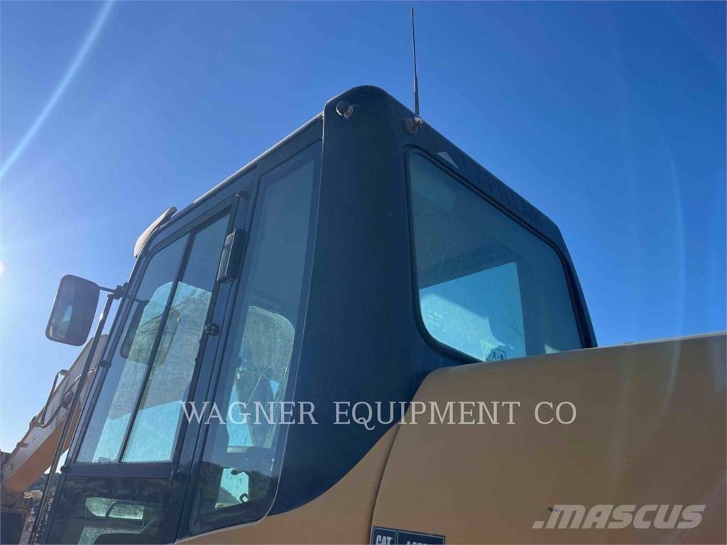 CAT 325DL Pásové rýpadlá