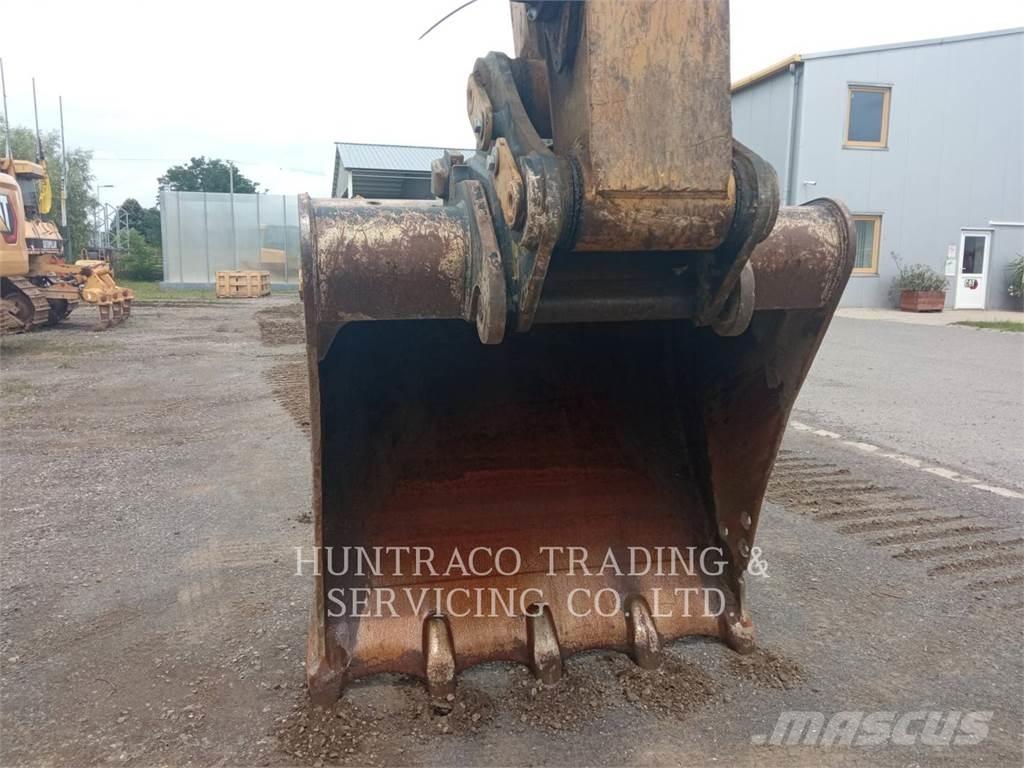 CAT 326-07 Pásové rýpadlá