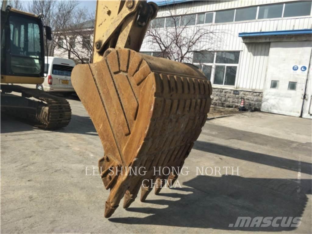 CAT 326D2L Pásové rýpadlá