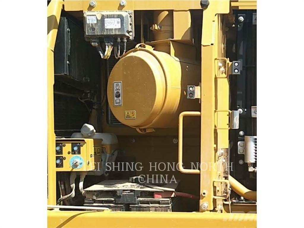 CAT 326D2L Pásové rýpadlá