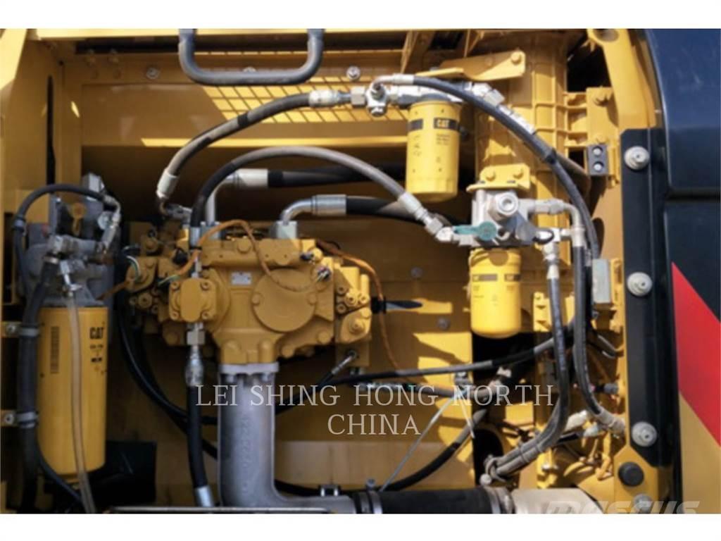 CAT 326D2L Pásové rýpadlá