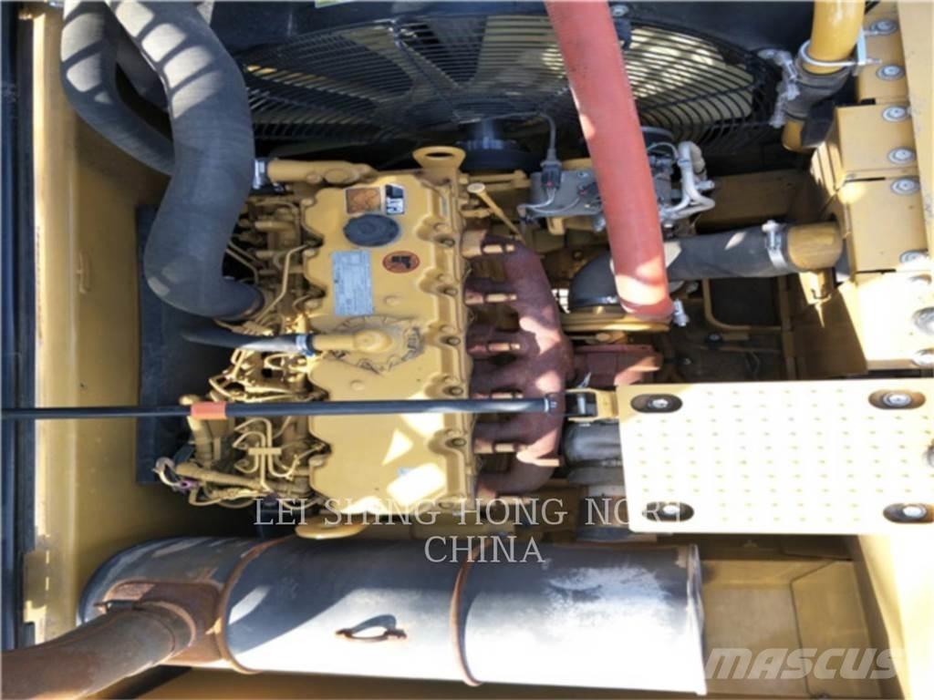 CAT 326D2L Pásové rýpadlá