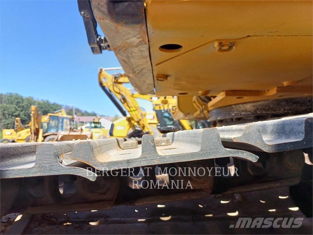CAT 326FL Pásové rýpadlá