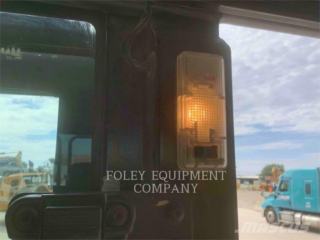 CAT 326FL9 Pásové rýpadlá