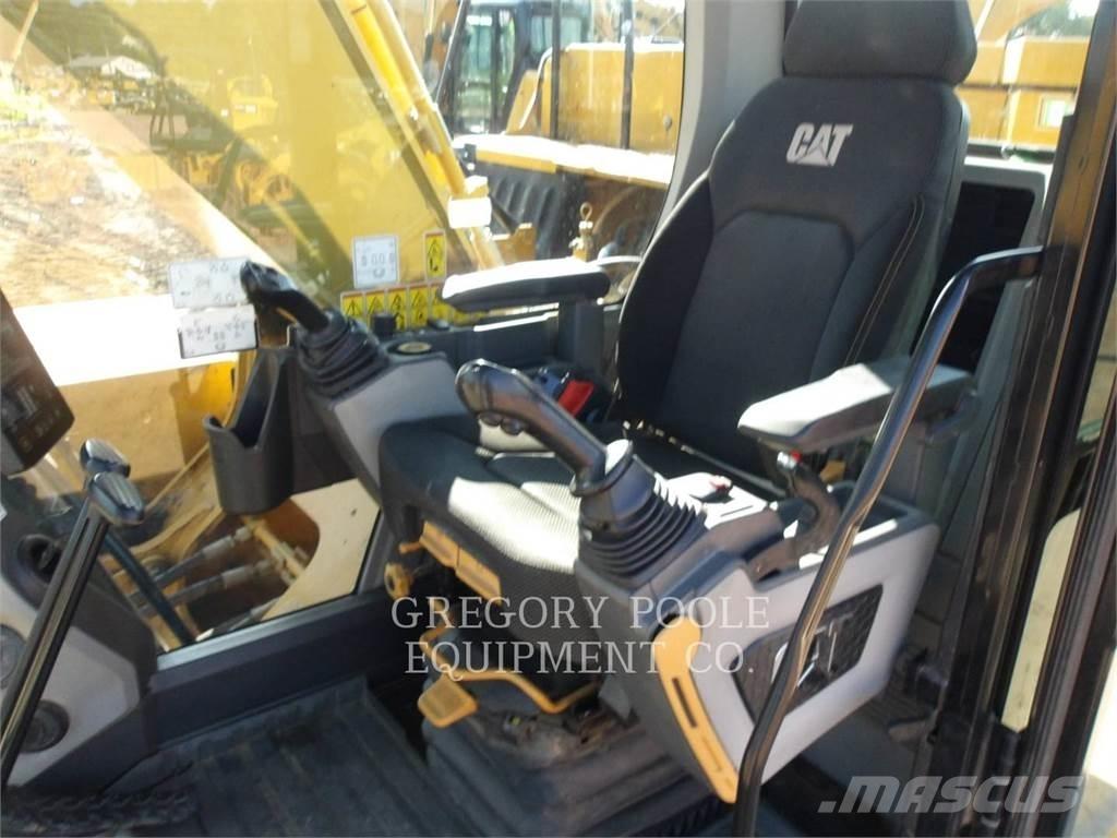 CAT 33007 Pásové rýpadlá