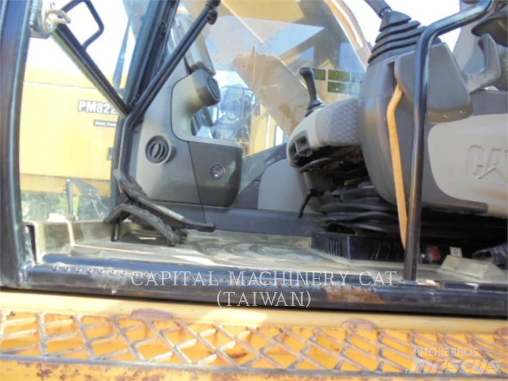 CAT 330D2L Pásové rýpadlá